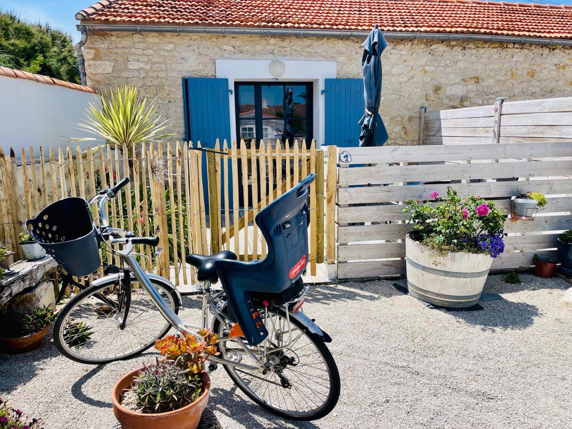 Clos Des Aigrettes -6 Gites De Charme Et Confort A 30M Du Port De Ла-Котиньер Экстерьер фото